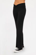 Cargar imagen en el visor de la galería, Mono B Cross Pleat Flare Pants