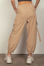 Cargar imagen en el visor de la galería, VERY J Elastic Waist Woven Cargo Pants
