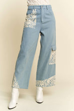 Cargar imagen en el visor de la galería, Davi & Dani Lace Applique Wide Leg Jeans