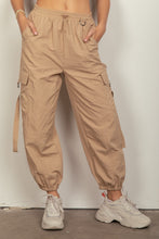Cargar imagen en el visor de la galería, VERY J Elastic Waist Woven Cargo Pants