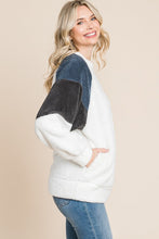 Load image into Gallery viewer, Culture Code Color Block Faux Fur Raglan Sleeve Sweatshirt