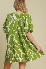 Load image into Gallery viewer, Umgee Two Tone Abstract Print Puff Sleeve Dress