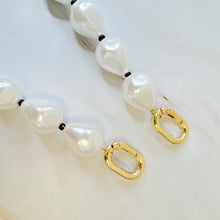 Load image into Gallery viewer, Pearl and Bead Bag Charm