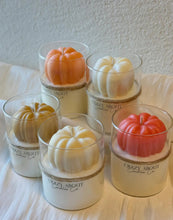 Cargar imagen en el visor de la galería, Pumpkin Season Soy Wax Candle• Seasonal Gift •Home Decor
