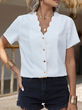 Cargar imagen en el visor de la galería, Scalloped V-Neck Short Sleeve Shirt
