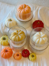 Cargar imagen en el visor de la galería, Pumpkin Season Soy Wax Candle• Seasonal Gift •Home Decor
