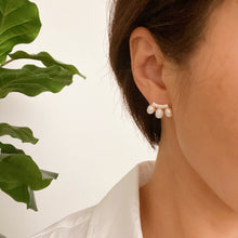 Cargar imagen en el visor de la galería, My Beauty Secret Mini Stud Earrings
