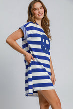 Cargar imagen en el visor de la galería, Umgee Peace Applique Striped Short Sleeve Mini Dress
