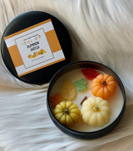 Cargar imagen en el visor de la galería, Pumpkin Patch Soy Wax Candle• Seasonal Gift •Home Decor
