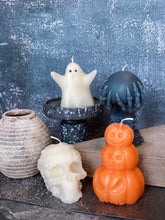 Cargar imagen en el visor de la galería, Cute Ghost Handmade Soy Wax Candle
