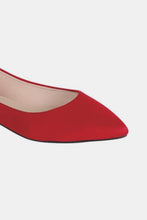 Cargar imagen en el visor de la galería, Forever Link Pointy Toe Slip On Flat Loafers
