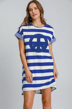 Cargar imagen en el visor de la galería, Umgee Peace Applique Striped Short Sleeve Mini Dress
