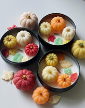 Cargar imagen en el visor de la galería, Pumpkin Patch Soy Wax Candle• Seasonal Gift •Home Decor
