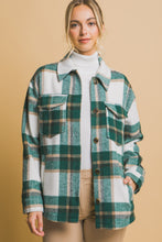 Cargar imagen en el visor de la galería, Love Tree Plaid Button Up Shacket
