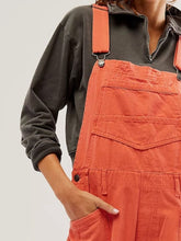 Cargar imagen en el visor de la galería, Pocketed Wide Strap Denim Overalls
