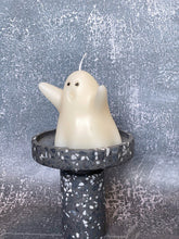 Cargar imagen en el visor de la galería, Cute Ghost Handmade Soy Wax Candle
