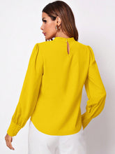 Cargar imagen en el visor de la galería, Ruched Mock Neck Long Sleeve Blouse
