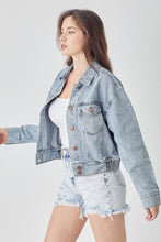 Cargar imagen en el visor de la galería, RISEN Full Size Button Down Cropped Denim Jacket
