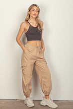 Cargar imagen en el visor de la galería, VERY J Elastic Waist Woven Cargo Pants
