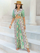 Cargar imagen en el visor de la galería, Printed Half Sleeve Top and Wide Leg Pants Set
