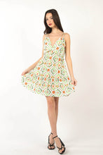 Cargar imagen en el visor de la galería, VERY J Floral Back Smocked Ruffled Mini Dress
