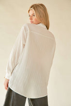 Load image into Gallery viewer, Davi &amp; Dani Crinkled Jacquard Button Down Shirt
