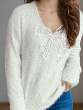 Cargar imagen en el visor de la galería, Bow Pearl Detail V-Neck Long Sleeve Sweater
