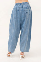 Cargar imagen en el visor de la galería, And The Why Elastic Back Pleated Baggy Jeans
