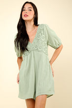 Cargar imagen en el visor de la galería, VERY J Lace Detail Puff Sleeve Romper with Pockets
