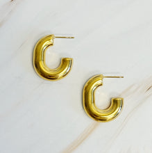 Cargar imagen en el visor de la galería, Golden Object Oval Hoop Earrings
