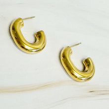 Cargar imagen en el visor de la galería, Golden Object Oval Hoop Earrings
