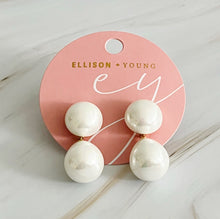 Cargar imagen en el visor de la galería, Teardrop Pearl Earrings
