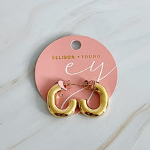 Cargar imagen en el visor de la galería, Golden Object Oval Hoop Earrings
