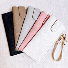 Cargar imagen en el visor de la galería, Simply Button Up Glass Case Bag Charm
