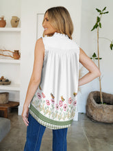 Cargar imagen en el visor de la galería, Frill Printed Mock Neck Top
