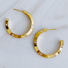 Cargar imagen en el visor de la galería, Jewel Studded Dimensional Hoop Earrings
