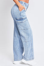 Cargar imagen en el visor de la galería, YMI Jeanswear High-Rise Straight Cargo Jeans
