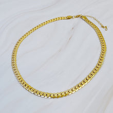 Cargar imagen en el visor de la galería, Flat and Bold Chain Necklace
