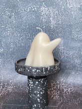 Cargar imagen en el visor de la galería, Cute Ghost Handmade Soy Wax Candle
