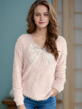 Cargar imagen en el visor de la galería, Bow Pearl Detail V-Neck Long Sleeve Sweater
