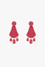 Cargar imagen en el visor de la galería, Tear Drop Rafia Earrings With Oval Beads in Fuchsia
