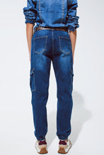 Cargar imagen en el visor de la galería, Cargo Style Jeans With Seam Down the Front in Medium Wash

