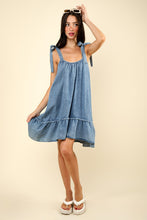 Cargar imagen en el visor de la galería, VERY J Shoulder Tie Washed Denim Mini Dress
