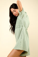 Cargar imagen en el visor de la galería, VERY J Lace Detail Puff Sleeve Romper with Pockets
