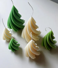 Cargar imagen en el visor de la galería, Modern Swirling Christmas Tree Candles | Holiday Decor
