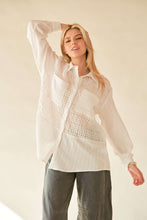 Load image into Gallery viewer, Davi &amp; Dani Crinkled Jacquard Button Down Shirt
