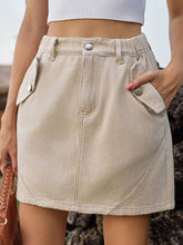 Cargar imagen en el visor de la galería, Pocketed Buttoned Mini Denim Skirt
