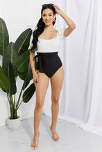 Cargar imagen en el visor de la galería, Marina West Swim Salty Air Puff Sleeve One-Piece in Cream/Black
